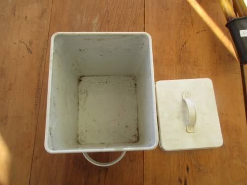 ENAMEL TIN FOR DOG FOOD