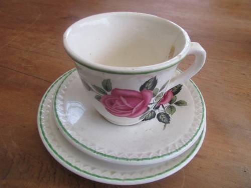 ART DECO 1930`S  BILTONS ENGLAND BACHELOR TEAPOT, DEMI TASSE CUP SAUCER TWO SIDE PLATES
