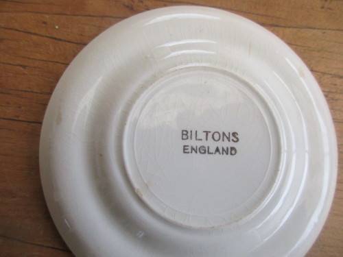 ART DECO 1930`S  BILTONS ENGLAND BACHELOR TEAPOT, DEMI TASSE CUP SAUCER TWO SIDE PLATES