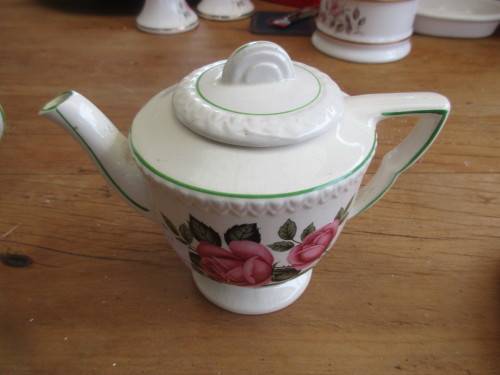 ART DECO 1930`S  BILTONS ENGLAND BACHELOR TEAPOT, DEMI TASSE CUP SAUCER TWO SIDE PLATES