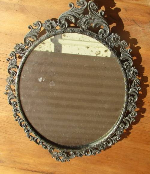 BEAUTIFUL METAL FRAMED OVAL MIRROR