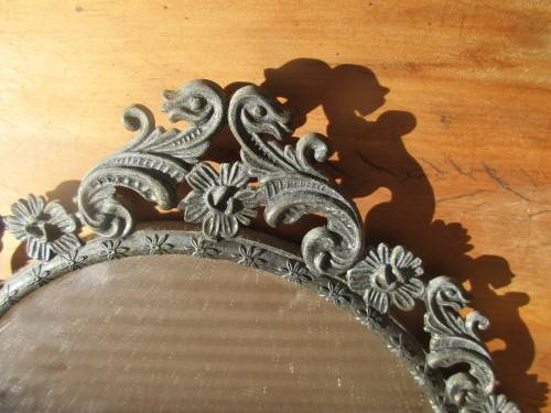 BEAUTIFUL METAL FRAMED OVAL MIRROR