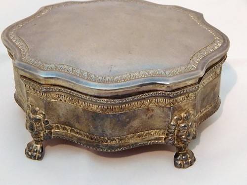 A Lovely EPNS Trinket Box With Velvet Inlay