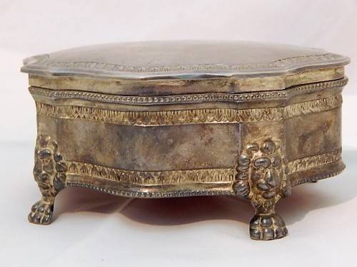 A Lovely EPNS Trinket Box With Velvet Inlay