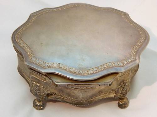 A Lovely EPNS Trinket Box With Velvet Inlay