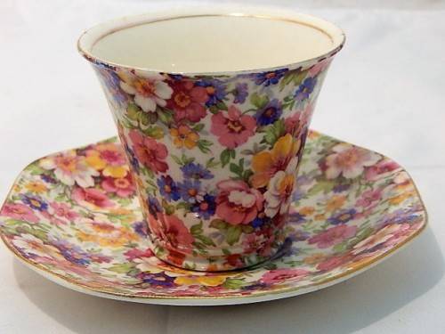 A BEAUTIFUL JAMES KENT TEACUP AND SAUCER /DU BARRY FLORAL PATTERN
