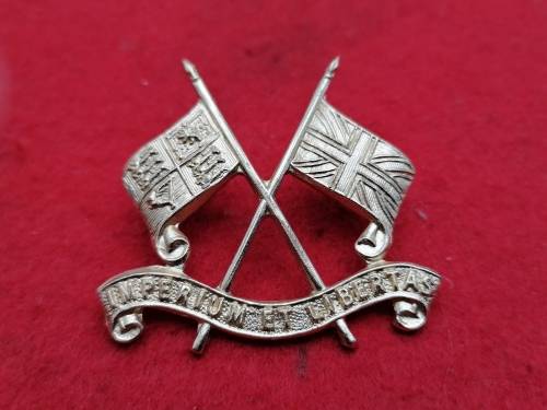LIGHT HORSE REGIMENT GOLDEN ALLUMINIUM CAP BADGE WORN 1970 M18