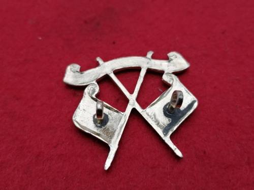 LIGHT HORSE REGIMENT GOLDEN ALLUMINIUM CAP BADGE WORN 1970 M18