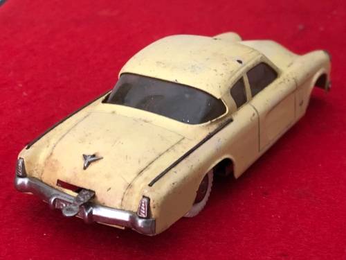 VINTAGE DOX TIN PLATE WIND UP CAR