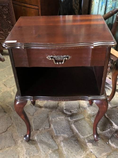 PAIR OF BEDSIDE CABINETS IN IMBUYA (PRICE FOR PAIR)