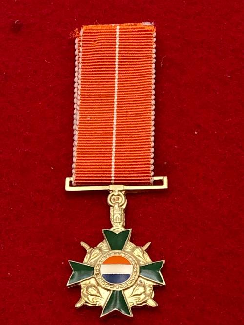 S101) HONORUS CRUX MINIATURE GILDED SILVER MEDAL