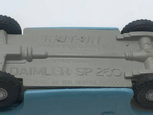 TRIANGLE SPOT-ON DAIMLER SP250