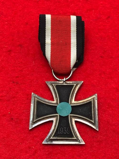 D7) GERMAN WW2 IRON CROSS SECOND CLASS MARKED 25