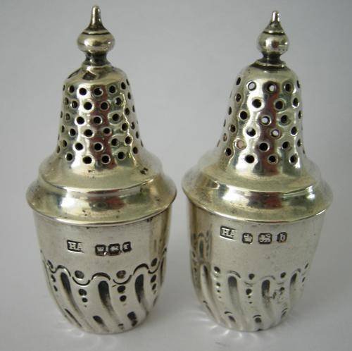Pepper Shakers -English Hallmark, Assayed Sheffield 1900's - 35.9g - Very good condition