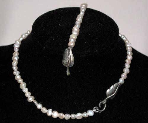 **** Exquisite Cultured Freshwater Pearl Necklace and Bracelet Set