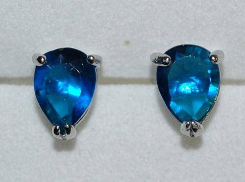 **** STUNNING PEAR CUT SAPPHIRE CIBIC ZIRCONIA EARRINGS***