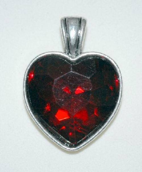 ***STUNNING DEEP RUBY RED HEART SHAPED CRYSTAL + FREE BLACK NECKLACE STRING