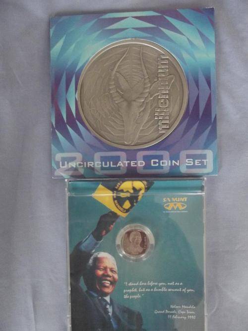 *** Set on Offer *** x1 Mandela 2000 R5 in CD cover and x1 2000 Uncirculated S.A. coin set ***