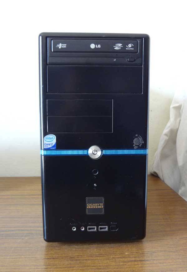 STYLISH DESKTOP PC INTEL CORE 2 DUO, 4GB RAM, 250GB HD,  DVD DRIVE, WIN VISTA BUS, USB ETC