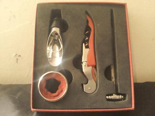 STUNNING WINE GIFT SET IN GIFT BOX, EXCELLENT GIFT FOR FATHERSDAY
