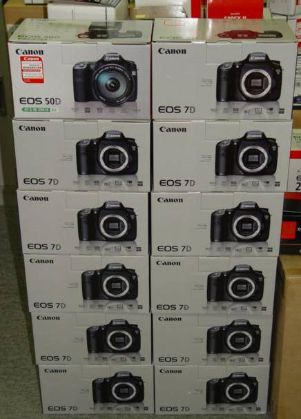 Canon EOS 7D camera body--LIMITED OFFER