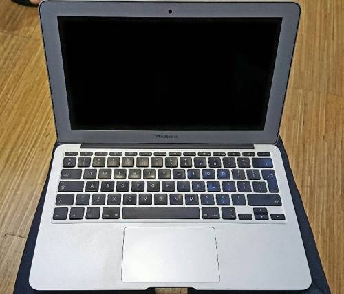 MACBOOK AIR 11" FOR SALE.