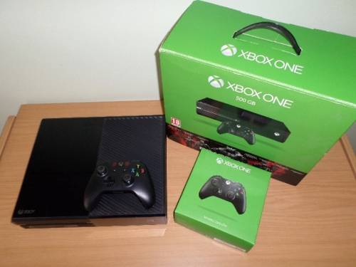 Xbox One 500 GB Console + Controller