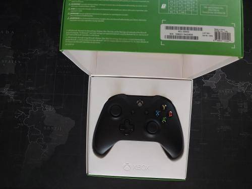 Xbox One Controller + FREE New Kontrol Freek Thumbsticks worth R299.00 - Good as New Condition