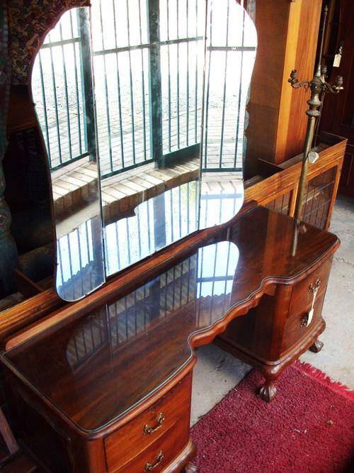 IMBUIA BALL & CLAW Dressing Table with knee hole ~ Exquisite!!!! Excellent Condition!!!!!!
