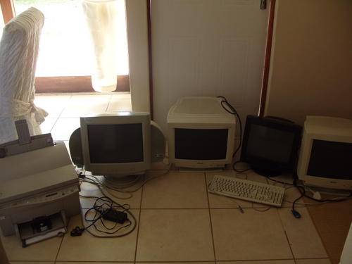 HP OfficeJET 3 in 1 + 4 PC monitors & Keyboard all 100% working for R1 !!!!!!!