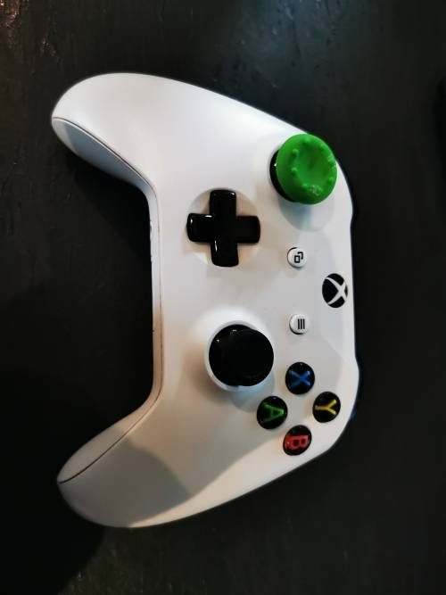 Xbox one 1.5TB + 4 controllers + 7 Games