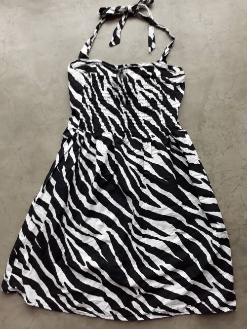 LADIES SUMMER DRESS SIZE SMALL