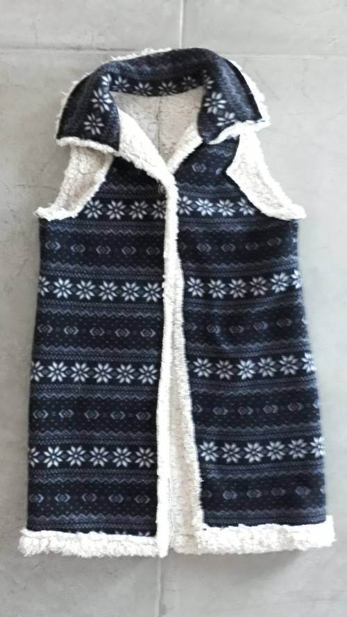 WARM LONG LENGTH WAISTCOAT SIZE 10-11 YEARS