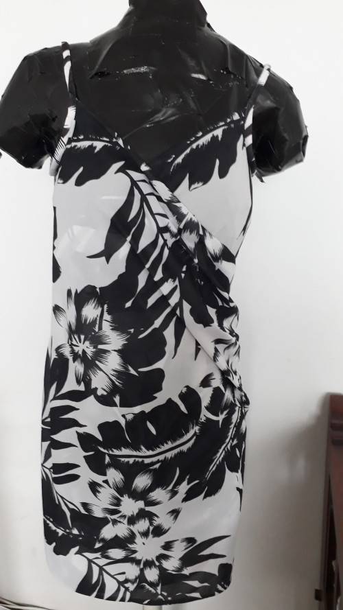 SARESS (BEACHDRESS OR COVER-UP) SIZE MEDIUM