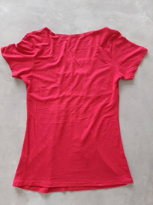RED T-SHIRT SIZE SMALL
