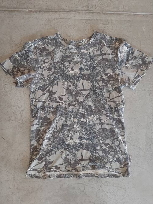 GIRLS/BOYS CAMO T-SHIRT SIZE 12-13 YEARS