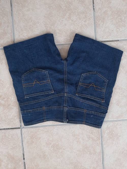 DENIM SHORTs SIZE 32