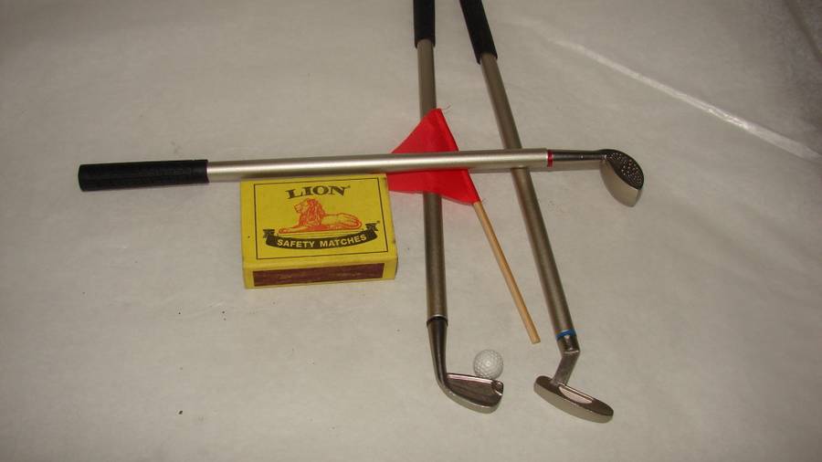 Australian Desktop Golf Set: 3 Clubs doubles as Pens, Green, 2x Balls