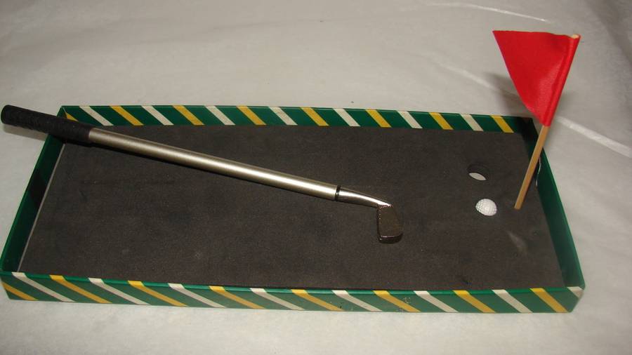 Australian Desktop Golf Set: 3 Clubs doubles as Pens, Green, 2x Balls