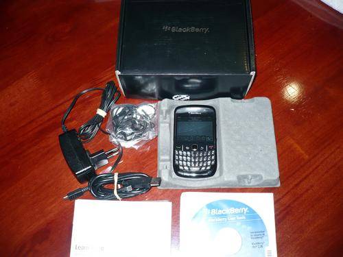 Blackberry 8520 curve extremely good condition (open to all networks)