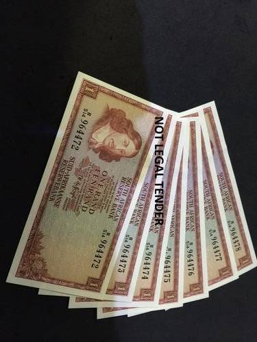 ONCE OFF SPECIAL - TW DE JONGH R1 NOTES UNC IN SEQUENCE