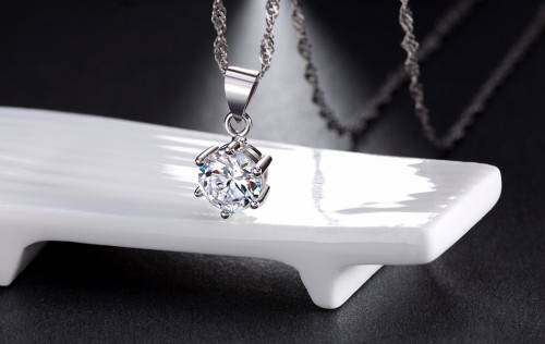 Elegant Silver Platinum Plated Necklace with 2ct Cubic Zirconia Crystal Pendant **FREE VELVET POUCH