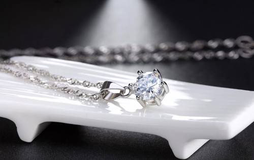 Elegant Silver Platinum Plated Necklace with 2ct Cubic Zirconia Crystal Pendant **FREE VELVET POUCH