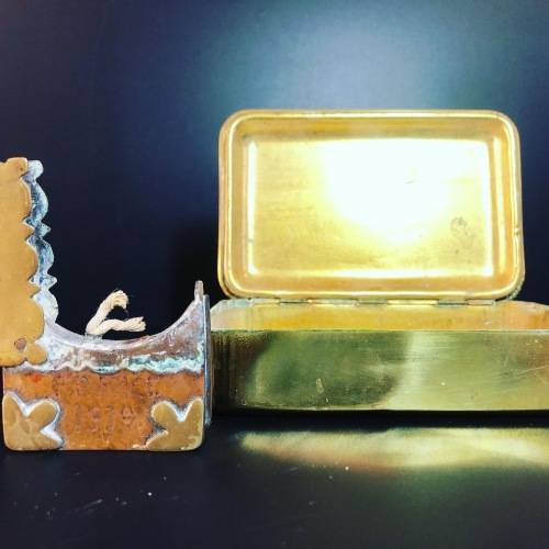 WW1 MILITARIA TRENCH ART LIGHTER AND SOLDIER`S CHRISTMAS TIN