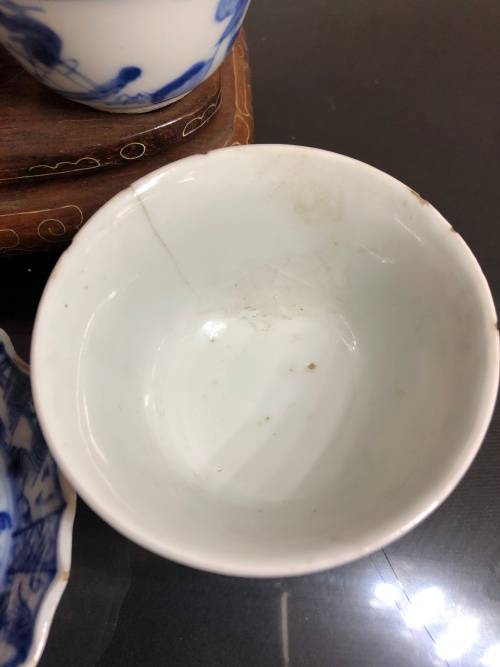 A SET OF CHINESE PORCELAIN TEA CUPS AND AND SMALL PLATE