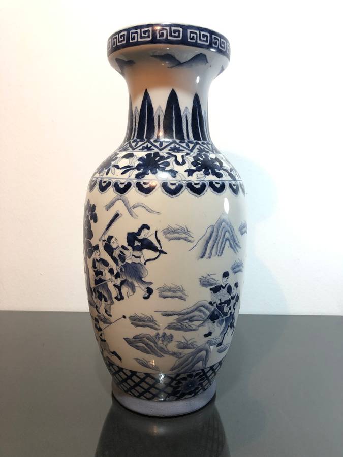 A Large Chinese Blue and White Porcelain Vase