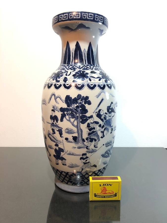 A Large Chinese Blue and White Porcelain Vase