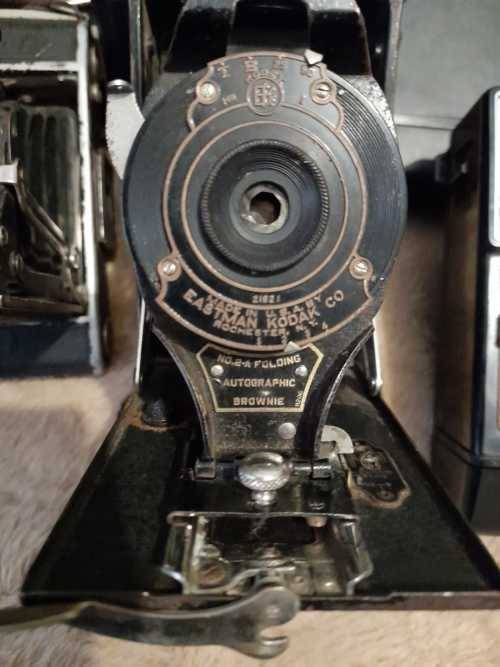 9 Beautiful old cameras  Not Tested sold as a lot one bid for all