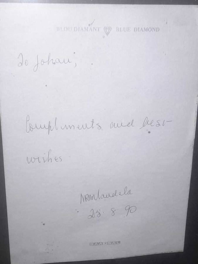 ORIGINAL SIGNATURE OF FORMER PRESIDENT NELSON R. MANDELA memorabilia