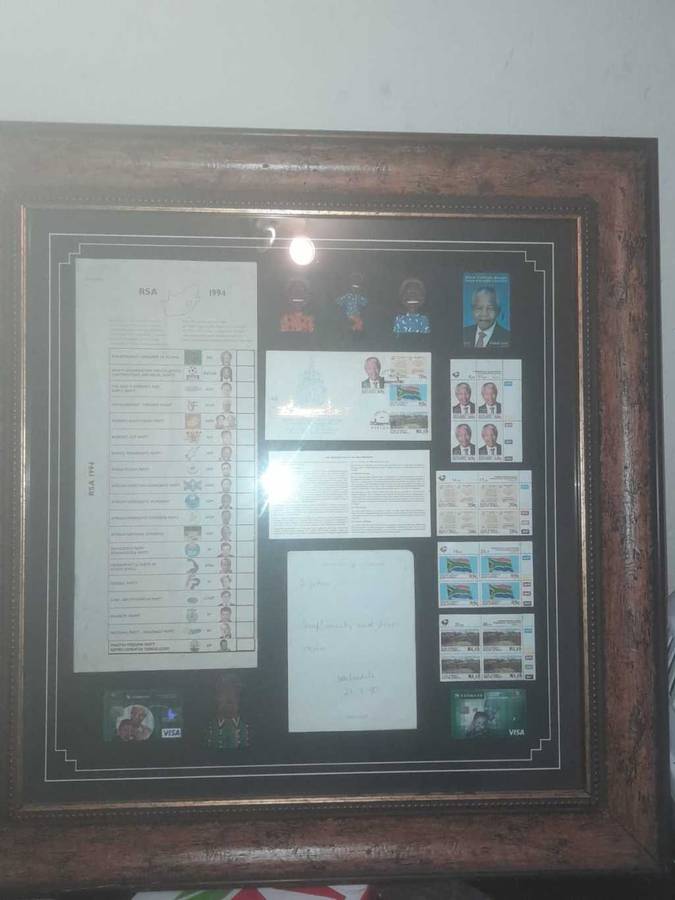 ORIGINAL SIGNATURE OF FORMER PRESIDENT NELSON R. MANDELA memorabilia
